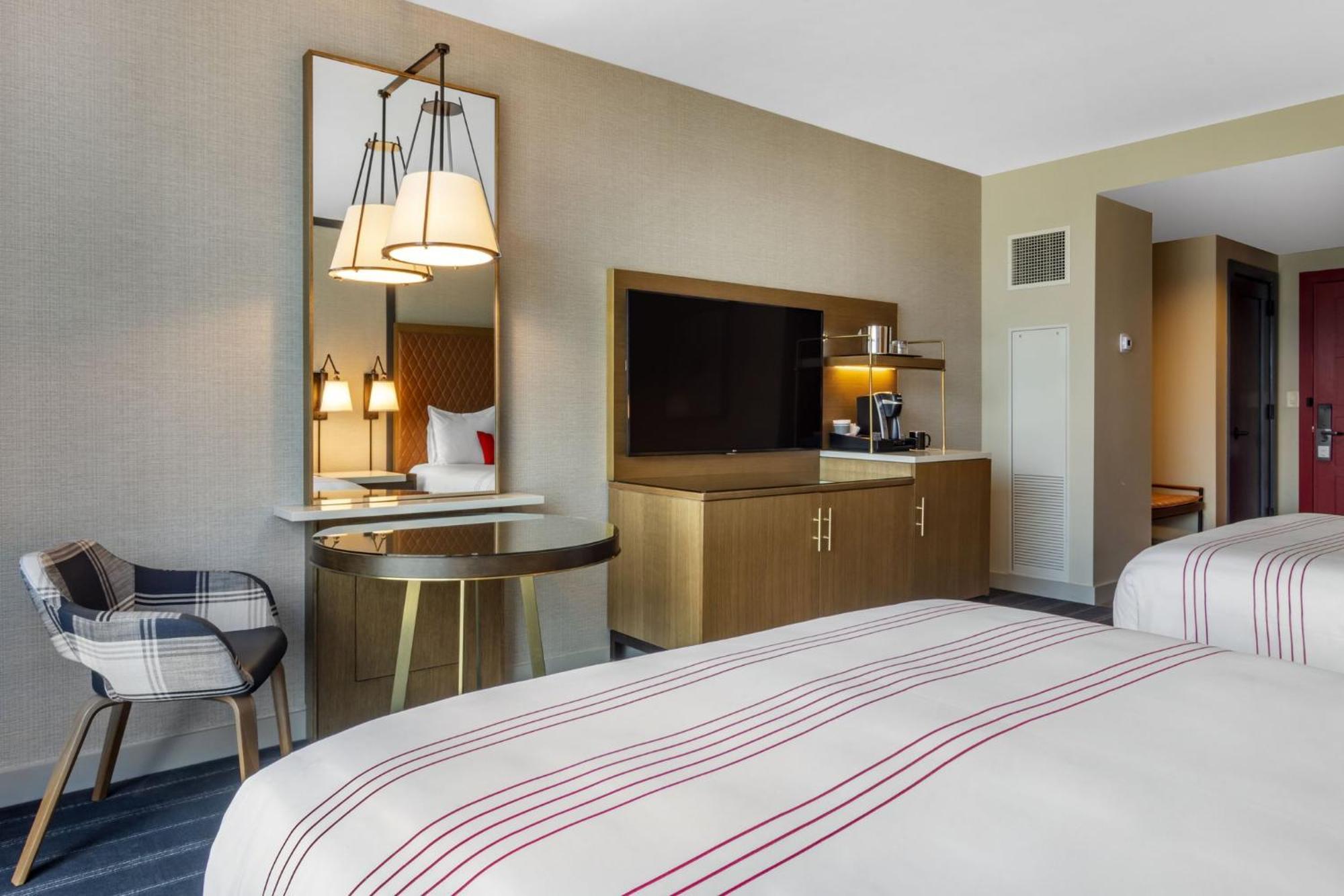Deluxe Queen Room