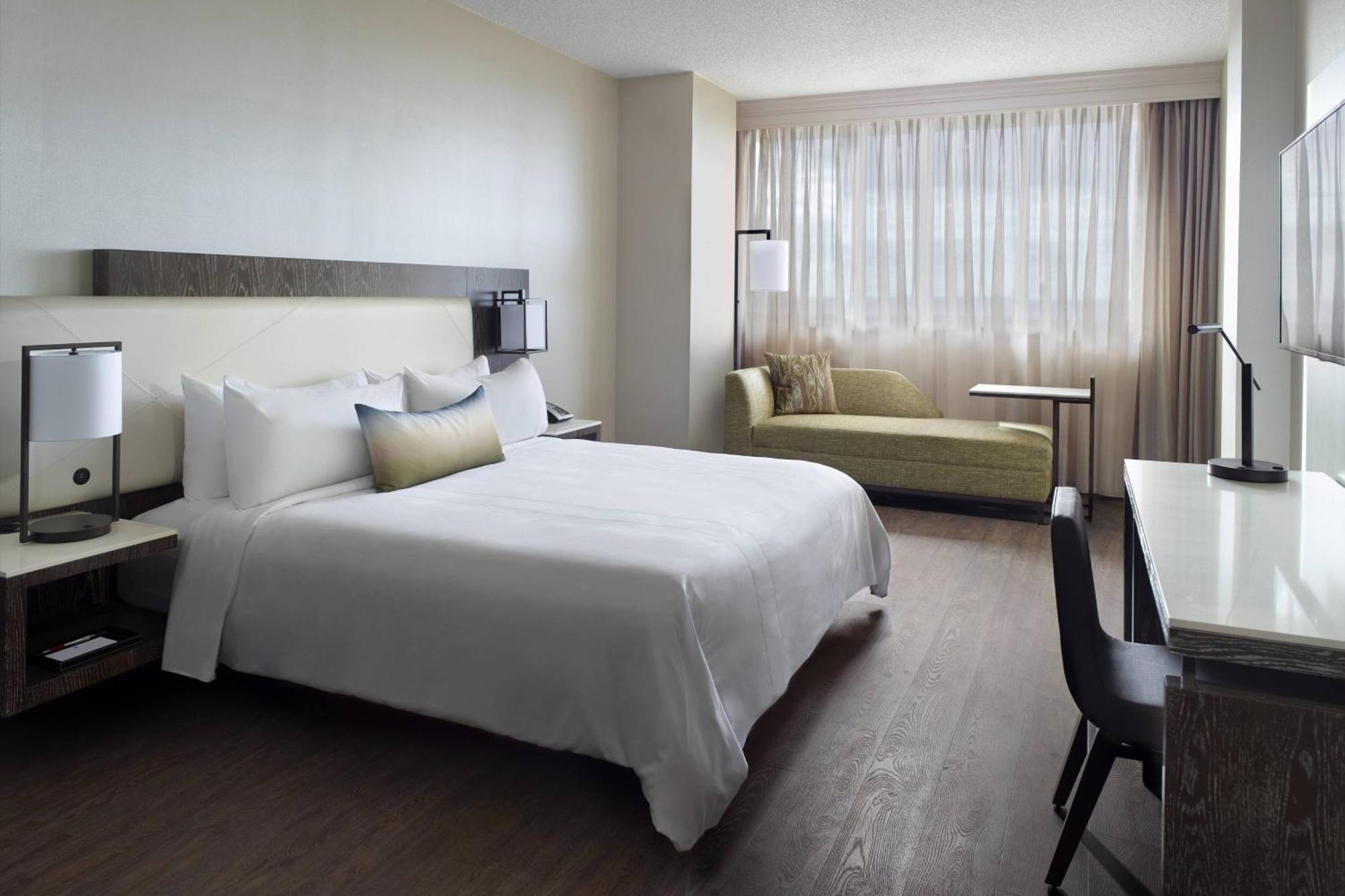 Guest Room King Bed