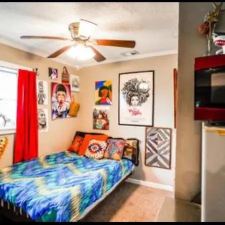 Opuluxe Peace, Love & Soul Sanctuary Sleeps 6-2