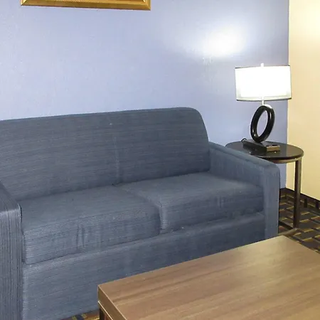 Quality Inn & Suites Near Six Flags East-2